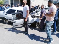 Otomobiller Çarpıştı Açıklaması 2 Yaralı