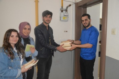 (ÖZEL) Öğrenciler Vatandaşlardan Topladığı Kitaplarla İlçelerde Kütüphane Kuracak