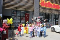 ŞIŞME HAVUZ - Özhan'a Gelen Çocuklar Gönüllerince Eğlendi