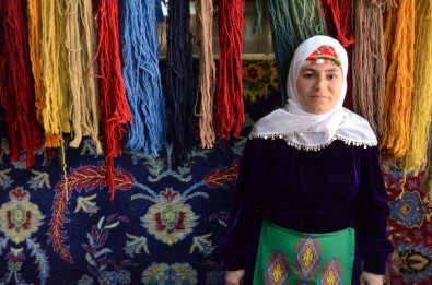 Sarayları Süsleyen 'Uşak Halısı' Kadınların Elinde Hayat Buluyor