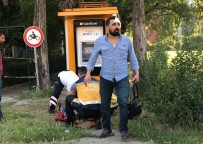 İSTANBUL YOLU - Seyir Halindeki Araca Çarptı Açıklaması 1'İ Ağır 4 Yaralı