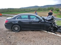 Divriği'de Trafik Kazası 2 Yaralı Haberi