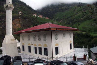 Giresun'da Tek Örneği Bulunan Cami İbadete Açıldı