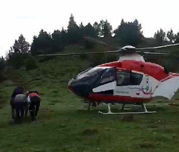 Mantardan Zehirlendi Ambulans Helikopterle Hastaneye Kaldırıldı