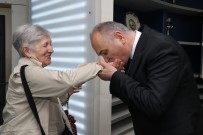 İLKOKUL ÖĞRETMENİ - Başkan Özlü'ye En Anlamlı Ziyaret