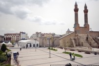 İFTAR VAKTİ - Sivas Belediyesi İftar Sofrasında 2 Bin 500 Kişiyi Misafir Edecek
