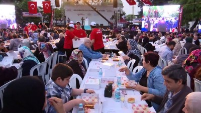 Sultanahmet'te Binlerce Kişi İftar Sofrasında Buluştu
