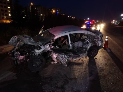 Tıra Arkadan Çarpan Otomobilin Hız Kadranı 200'De Takılı Kaldı Açıklaması 1 Ağır Yaralı