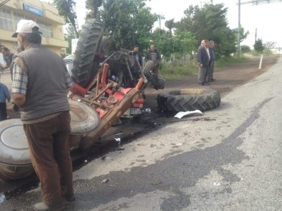 Traktör İle Otomobil Çarpıştı Açıklaması 2 Yaralı