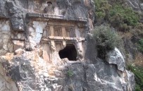 2 Bin 500 Yıllık Kaya Mezarı Parçalandı Haberi