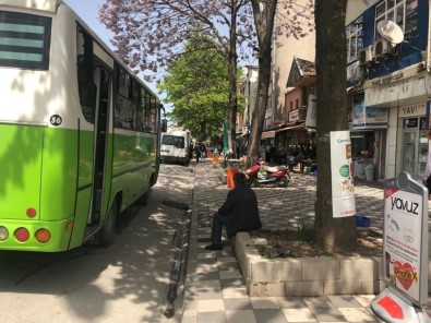 Alaplı'da Vatandaşlar Otobüs Duraklarını Geri İstedi