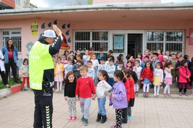 Anaokulu Öğrencilerine Trafik Kuralları Anlatıldı