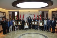 ÖVÜNÇ MADALYASI - Çorum'da 6 Şehit Ailesine Devlet Övünç Madalyası Verildi