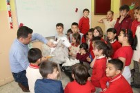 23 NİSAN ULUSAL EGEMENLİK VE ÇOCUK BAYRAMI - Öğretmenin Örnek Hareketi