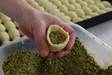 (Özel) Ramazan'da Sofraların Vazgeçilmez Tatlısı Açıklaması 'Kerebiç'