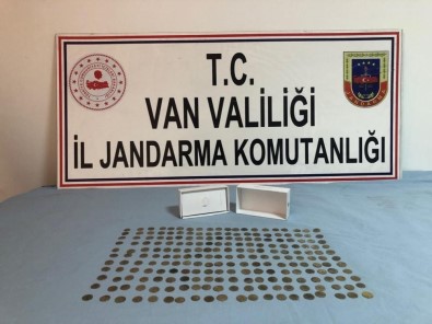 Van'da 220 Adet Altın Sikke Ele Geçirildi