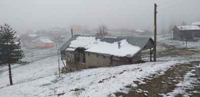Akyazı'nın Yüksek Kesimlerine Mayıs Ayında Kar Yağdı