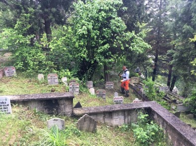 Bartın'da Mezarlıklar Temizleniyor
