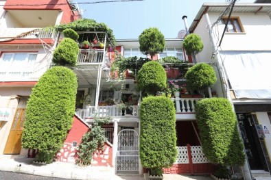 Buca'nın Balkonları Yarışıyor