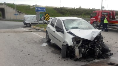 Bursa'da Trafik Kazası Açıklaması 1 Ölü, 2 Yaralı