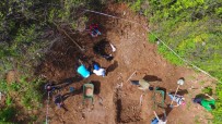 MADALYON - Çanakkale'de Kaçak Kazıda Zemin Mozaiği Bulundu