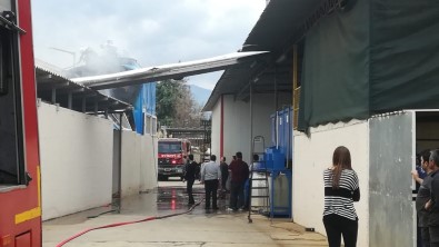 Fabrikanın Soğutma Tankında Çıkan Yangın Korkuttu