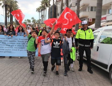 Marmaris'te 'Büyük Trafik Yürüyüşü' Düzenlendi