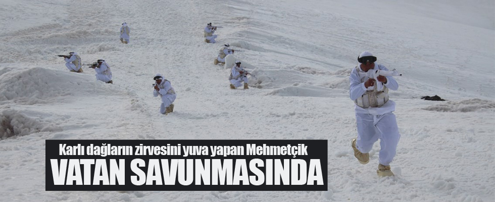 Karlı dağların zirvesini yuva yapan Mehmetçikten vatan savunması