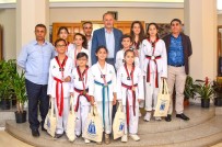 TEKVANDO - Tekvandocular Başarılarını Başkan Atabay İle Paylaştı