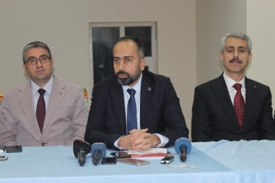 Van YYÜ Rektörü Şevli, Basın Mensuplarıyla İftarda Bir Araya Geldi