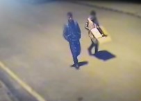 KAZIM KARABEKİR - Alman Turistin Tabletini Çalan Hırsızlar Kameralara Yakalandı