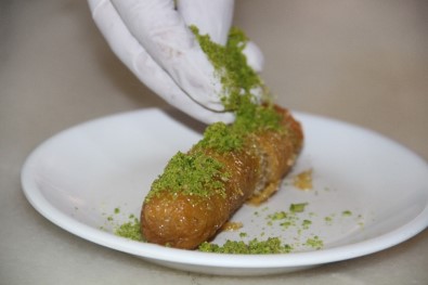 Erzurum'da İftar Sofralarının Vazgeçilmez Tatlısı Kadayıf Dolması