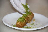 KADAYıF - Erzurum'da İftar Sofralarının Vazgeçilmez Tatlısı Kadayıf Dolması