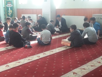 Hem Okula Gidiyorlar Hem Kur'an Öğreniyorlar