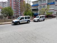 ERCIYES ÜNIVERSITESI - Kontrolünü Kaybeden Araç Odunlara Çarparak Durabildi