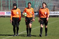 İSLAMIYET - Müslümanlığı Seçen Moldovalı Natalia Hafta İçi Öğretmenlik Hafta Sonu Yeşil Sahalarda Hakemlik Yapıyor