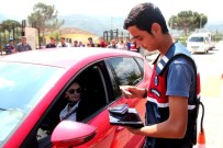 ALKOL MUAYENESİ - Öğrenciler Jandarma Oldu Trafik Denetimi Yaptı