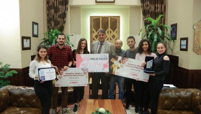 Rektör Polat, Ödül Kazanan Öğrencileri Tebrik Etti