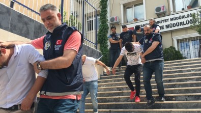 Afgan Mültecileri Gasp Eden Çete Çökertildi