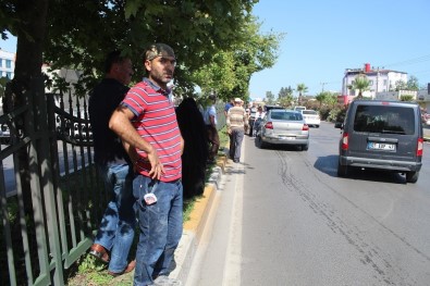 Antalya'da Yaya Geçidinde 8 Araçlı Zincirleme Kaza
