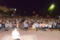 KADİR GECESİ - Kadir Gecesi'nde Çarşamba Meydanı Dolu Taştı