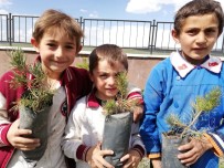 EĞİTİM FAKÜLTESİ - Kars'ta Üniversite Öğrencileri Fidan Dikti