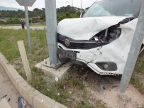 MURAT AYDıN - Sinop'ta Trafik Kazası Açıklaması 3 Yaralı