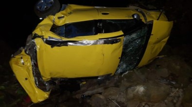 Ticari Taksi Dereye Yuvarlandı Açıklaması 1 Ölü, 3 Yaralı