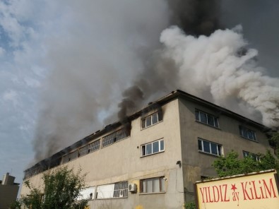 Uşak'ta Fabrika Yangını, 1 İtfaiye Eri Düşerek Yaralandı