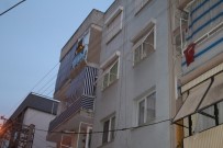 Cinnet Getiren Baba 2 Kızını Ağır Yaraladı