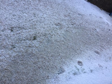 Dolu Yağışı Kış Günlerini Aratmadı