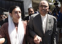 İSLAMABAD - Eski Pakistan Devlet Başkanı Zerdari Gözaltına Alındı