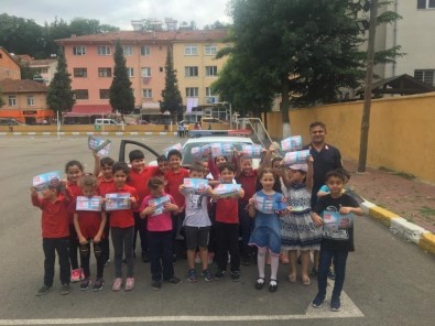 Jandarma'dan Öğrencilere 'Sürücü Seyahat Karnesi' Dağıttı