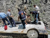 Bahçesaray'da Trafik Kazası; 3 Yaralı